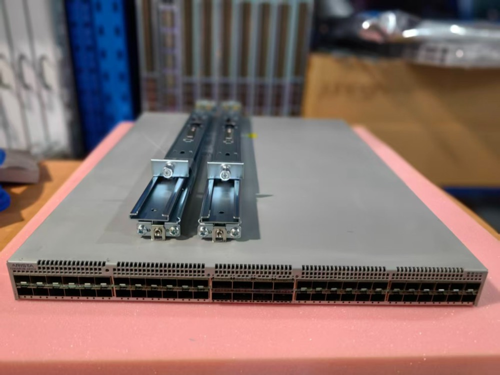 Коммутатор Arista DCS-7280SR3M-48YC8-F — фото 1
