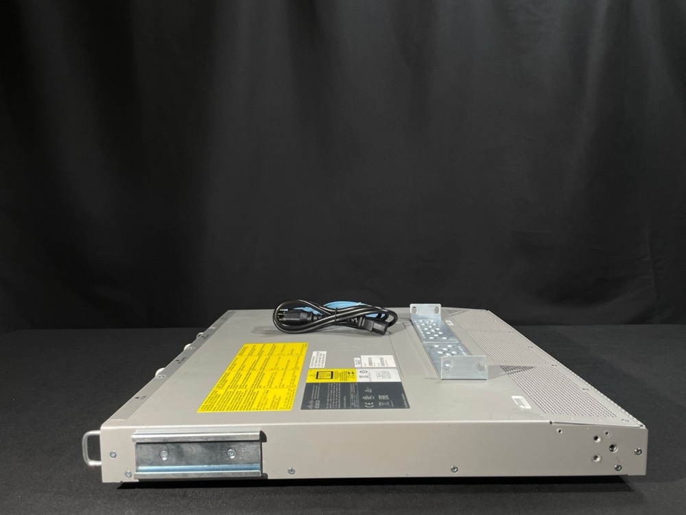 Коммутатор Cisco DS-C9148S-48P-K9 — фото 2