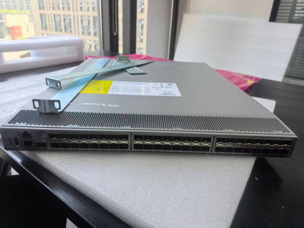 Коммутатор Cisco DS-C9148T-K9 — фото 1