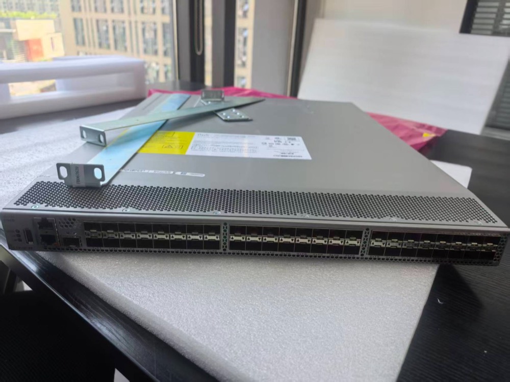 Коммутатор Cisco DS-C9148T-K9 — фото 3