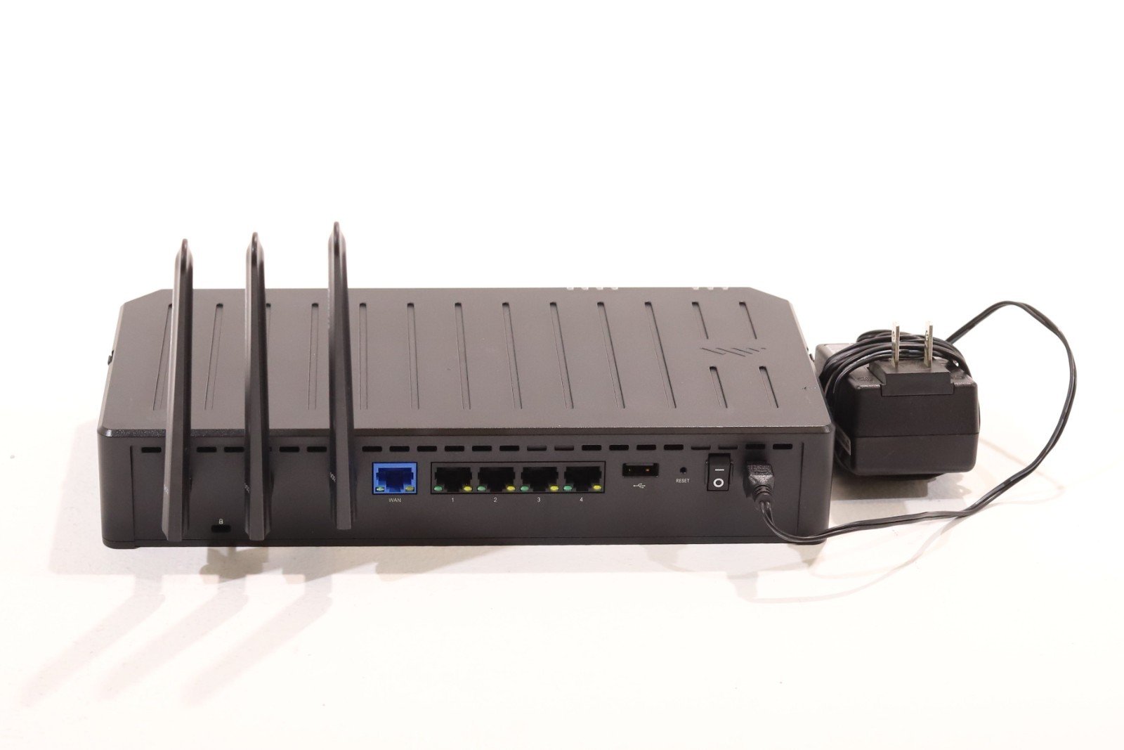 Маршрутизатор CradlePoint E100 S5A134A Dual-Band Wireless Router with Adapter P/N: E100-C7C — фото 2