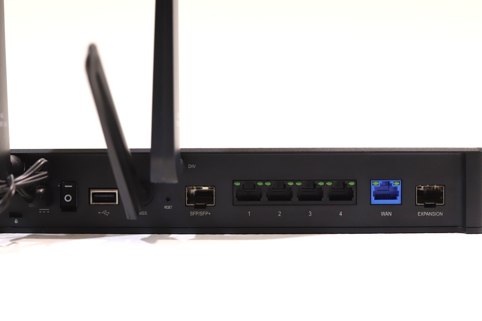 Маршрутизатор E300-C7C CradlePoint E300 S5A118A Wireless Router W/Adapter & Antenna P/N:E300-C7C Tested — фото 3