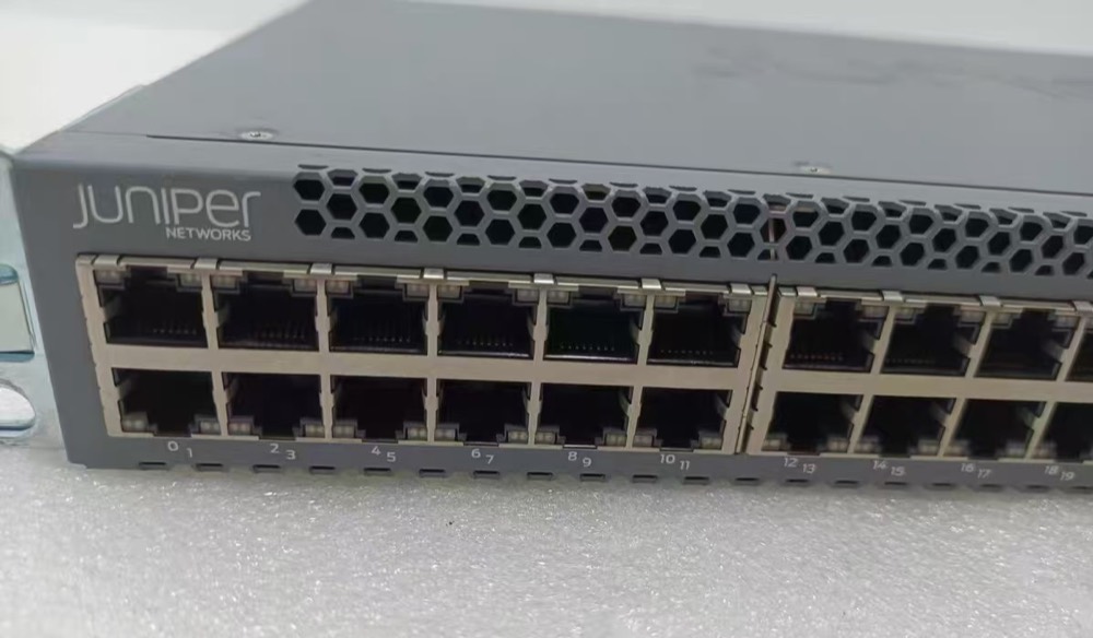 Коммутатор Juniper EX2300-48T — фото 2