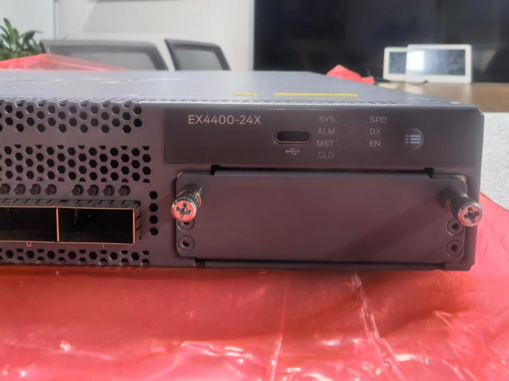 Коммутатор Juniper EX4400-24X — фото 1