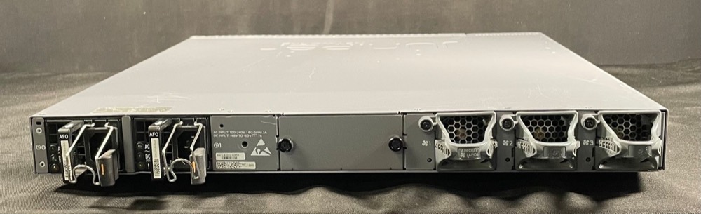 Коммутатор Juniper EX4550-32F-AFO 32 порта SFP/SFP+, обдув спереди назад — фото 2