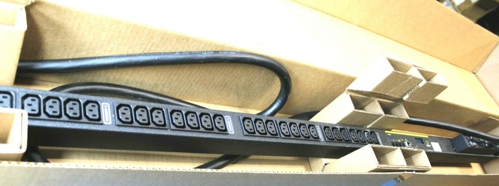 Компонент HPE F1J52A Geist URCXW423-102C12PS56-D 208-240/360-415 VAC 3P PDU — фото 1