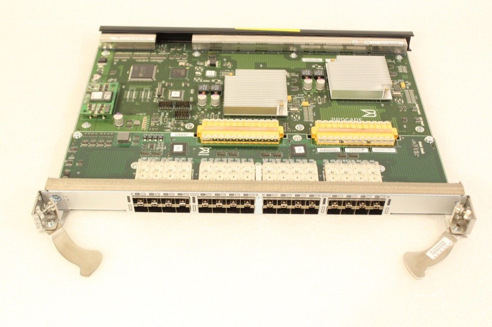 Сервер EMC Brocade FC8-32 105-000-136 32 Port 8GB Fibre DCX Blade — фото 1