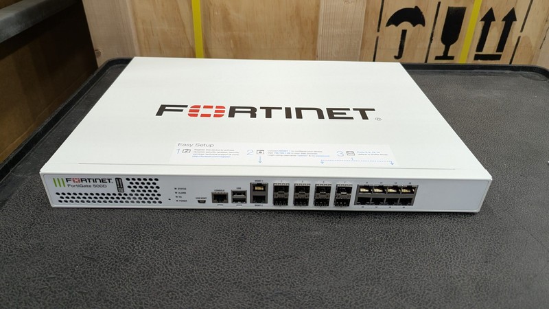 Трансивер Fortinet FG-500D 10x GE RJ45 ports 8x GE SFP slots 120 GB onboard SSD storage — фото 1