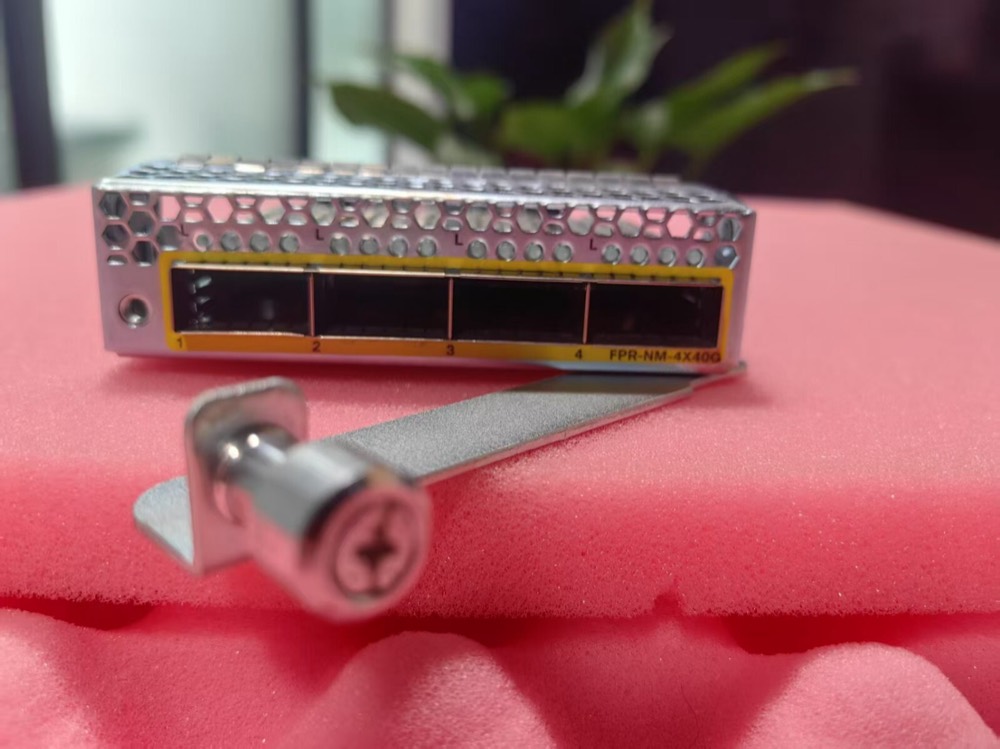 Устройство безопасности Cisco FPR4K-NM-4X40G — фото 2
