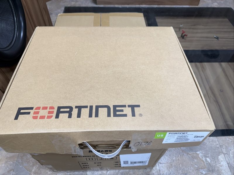 Fortinet FortiSwitch FS-124E-POE — управляемый коммутатор — фото 1