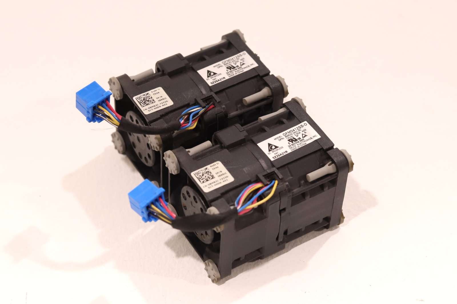 Вентилятор Lot Of 2 Dell GFM0412SS-D Dual-Rotor Cooling Fan For C4130 Dell P/N: 08MRJC — фото 1