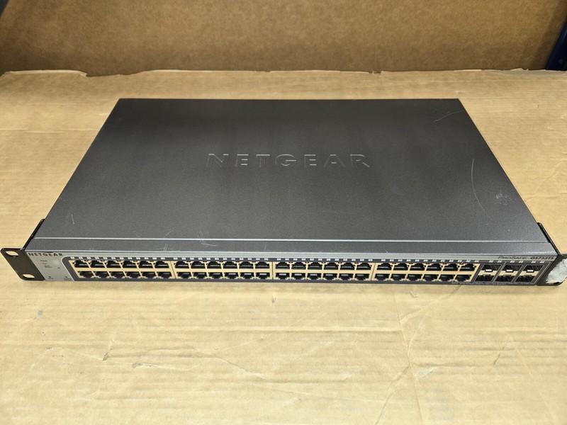 Коммутатор Netgear GS752TSB-V1H1 52 port smart switch GS752TSB net gear 10gb SFP — фото 1