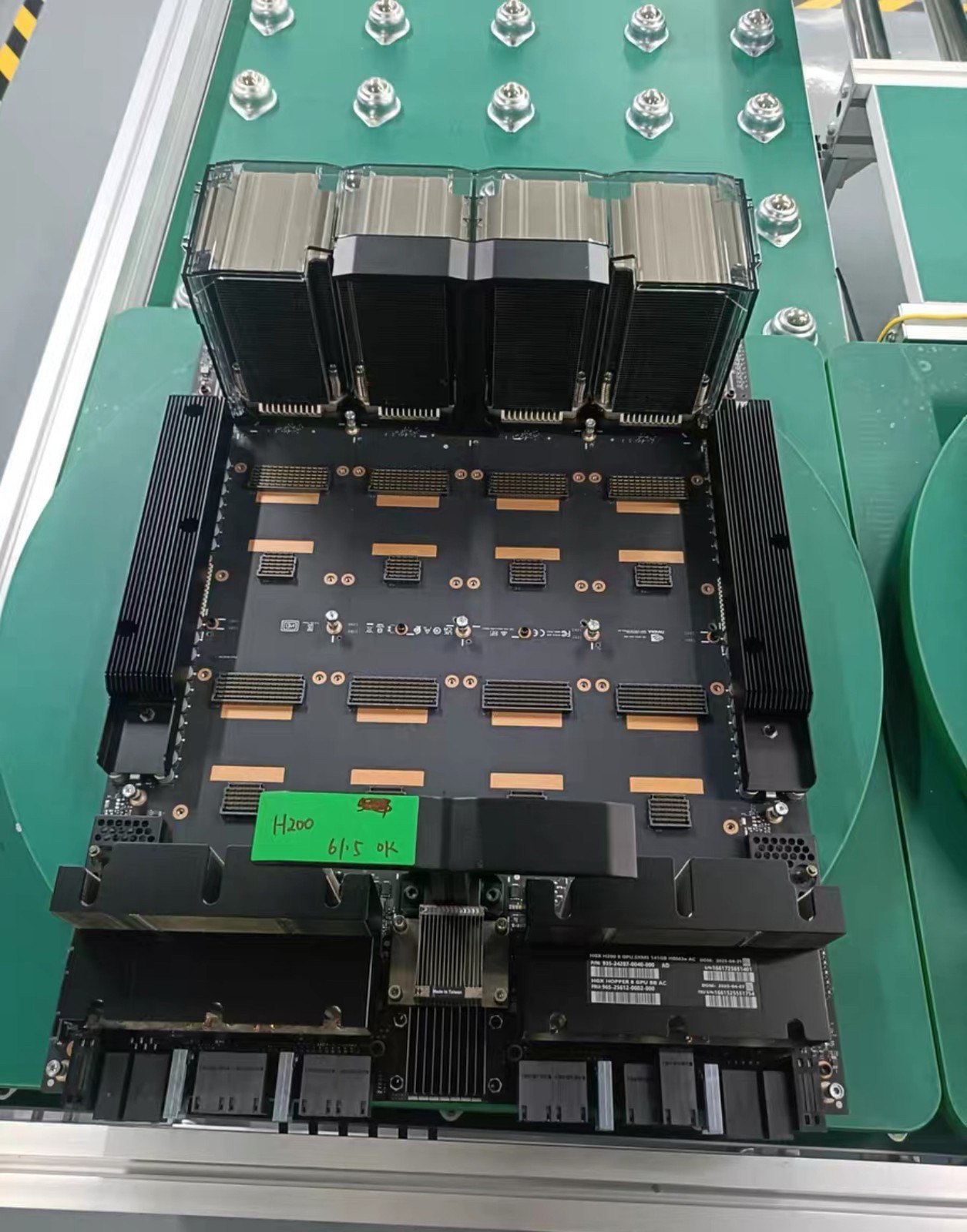 Ускоритель NVIDIA H200 PCIe (H200 NVL, 141 ГБ HBM3e, PCIe 5.0) — фото 1