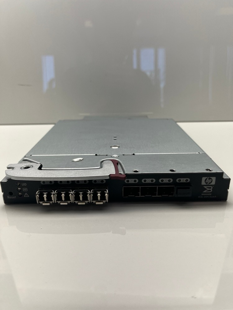 Коммутатор HP Brocade 4Gb 4/24 SAN (AE371A) HSTNS-1B10 — фото 1