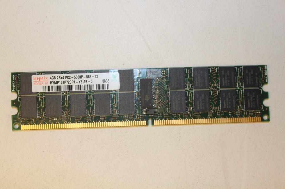 Модуль памяти HYMP151P72CP4-Y5 Hynix 4GB DDR2-667 PC2-5300P 2Rx4 ECC REG 240Pin DIMM — фото 1