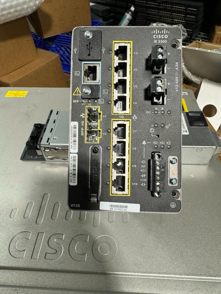 Коммутатор Cisco IE-3300-8T2S-E — фото 1