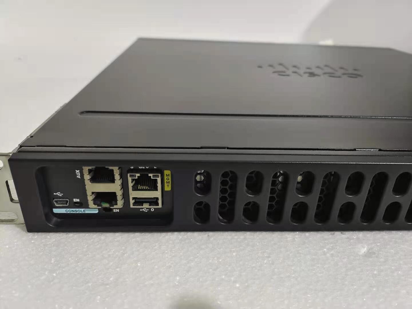 Маршрутизатор Cisco ISR4331-K9 — фото 2