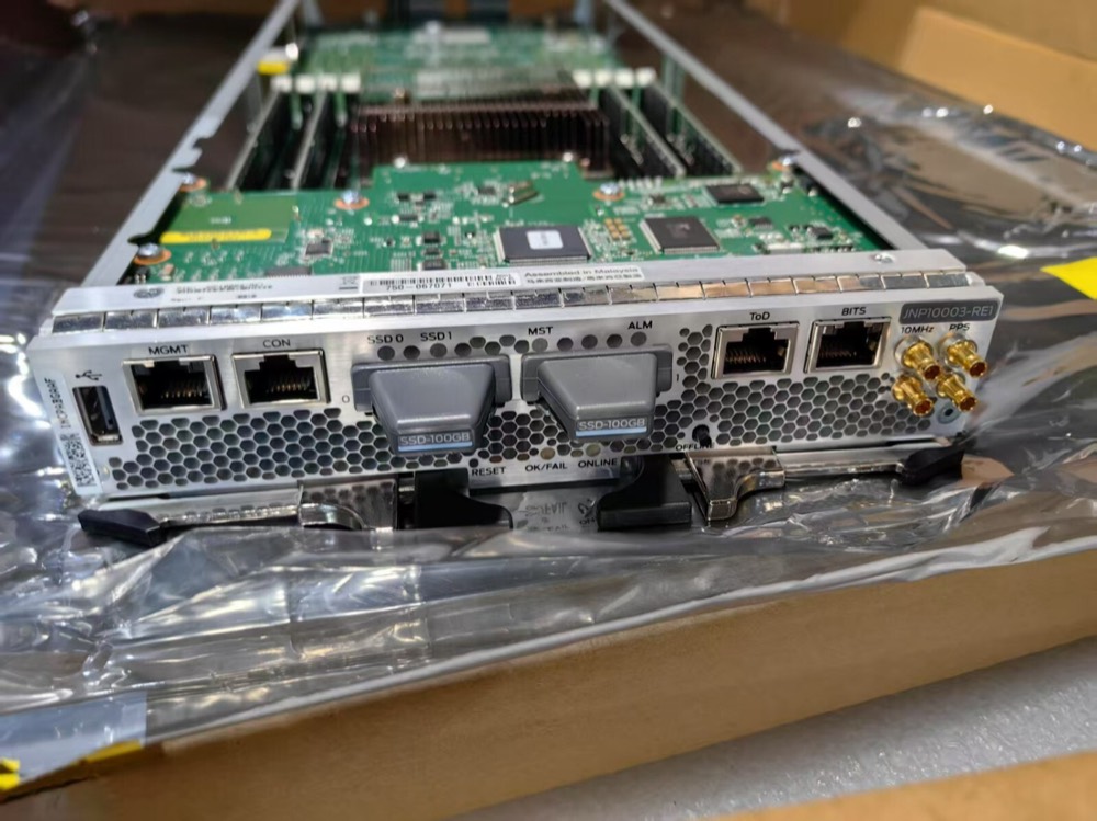 Модуль маршрутизации Juniper JNP10003-RE1 — фото 3