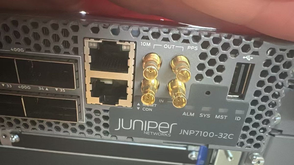 Маршрутизатор Juniper ACX7100-32C 32×100G QSFP28 + 4×400G (JNP7100-32C) — фото 1