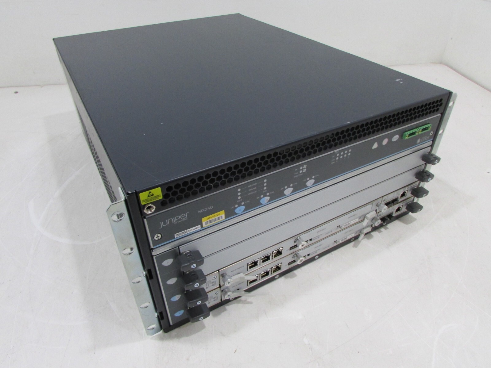 Маршрутизатор Juniper MX240-PREMIUM3-AC — фото 1