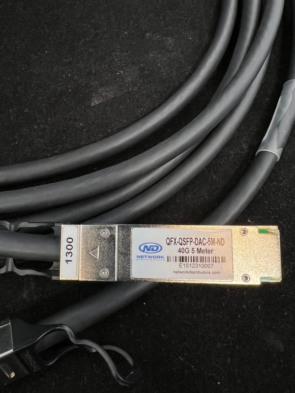 DAC-кабель Juniper QFX-QSFP-DAC-5M — фото 1