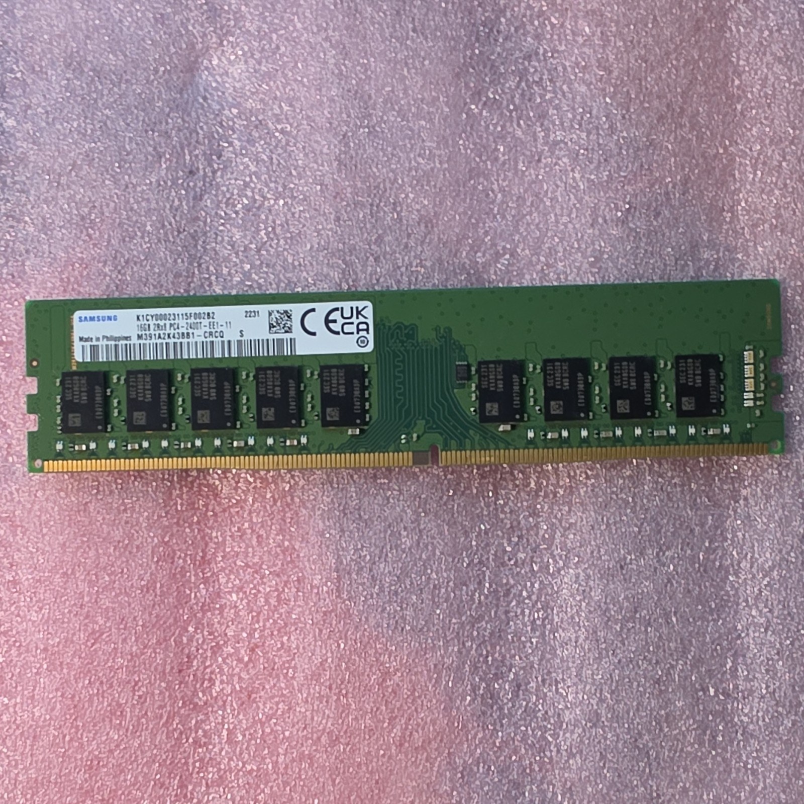 Память Samsung DDR4 16GB ECC UDIMM 2Rx8 2400 МТ/с (M391A2K43BB1-CRC) — фото 1
