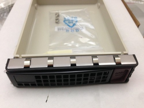 Салазки для диска *NEW* Supermicro MCP-220-97301-0B Hot-Swap Black 3.5" Hard Drive Tray 6" — фото 1