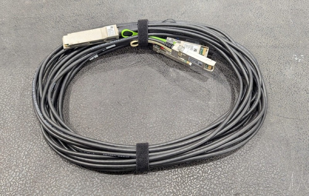 Комплектующее сервера Mellanox MCP7F00-A003R passive copper hybrid cable, ETH 100GbE to 4x25GbE — фото 1