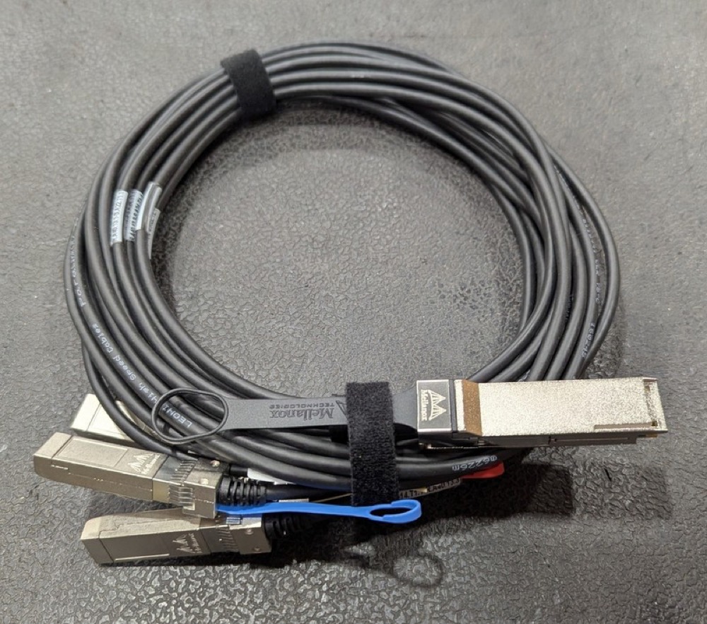 Комплектующее сервера Mellanox MCP7F00-A02AR passive copper hybrid cable, ETH 100GbE to 4x25GbE — фото 1