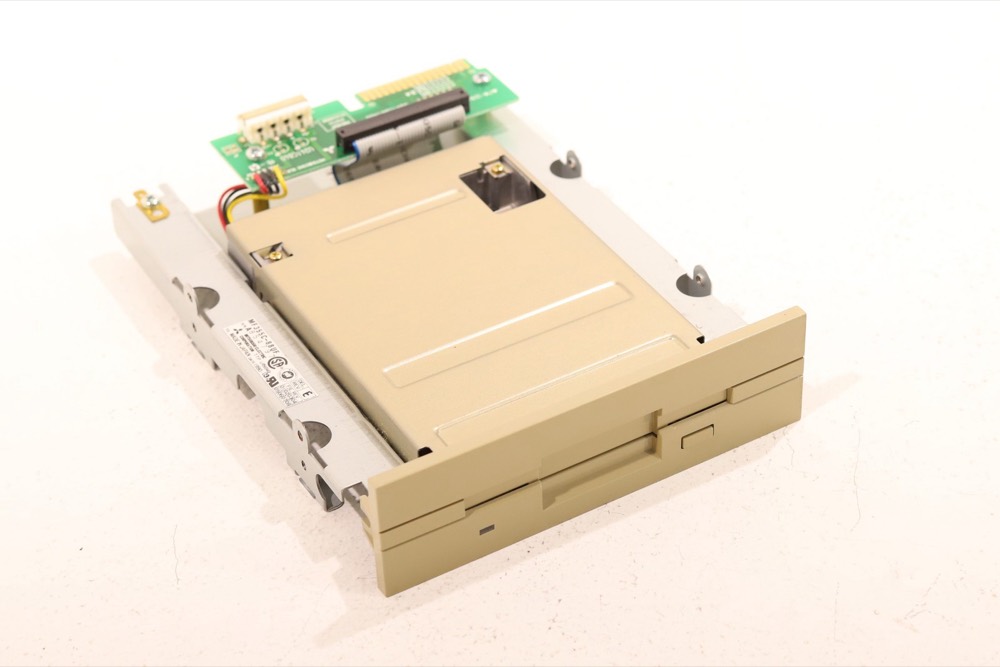 Крепление Mitsubishi 3.5" 300 RPM Floppy Drive W/Bracket & Adapter P/N: MF355C-88UF Tested — фото 1