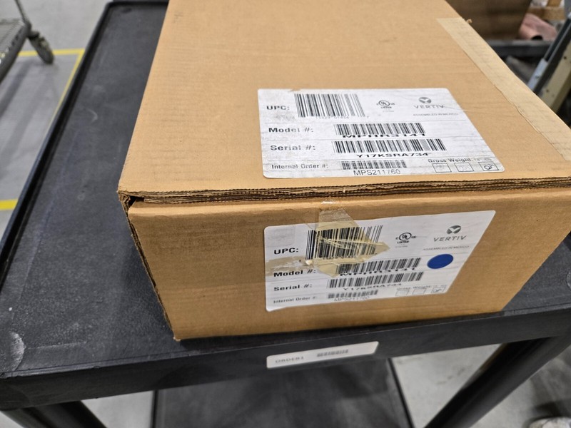 Блок розеток PDU Emerson Vertiv MPHR3141 MPH2 Managed Rack Power Distribution Unit 1U panel PDU — фото 1