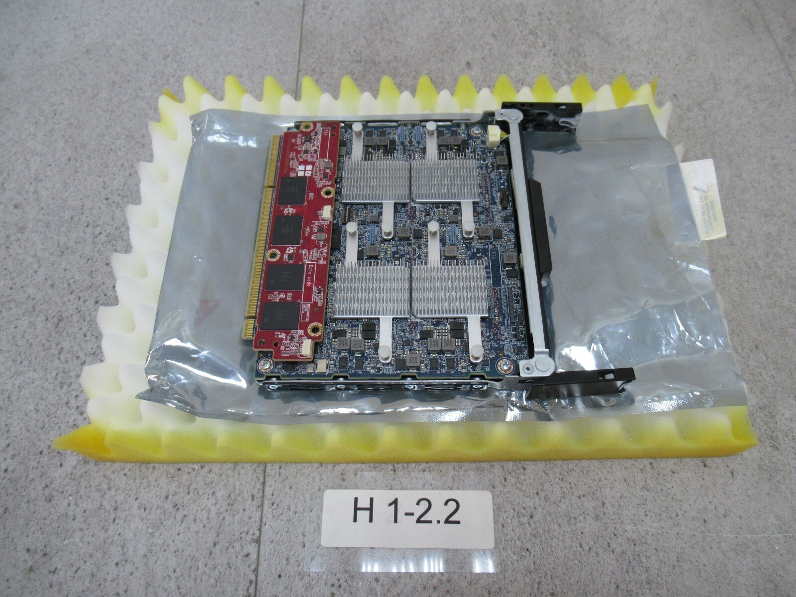 Память Micron DDR3 8GB SOEDIMM 1600 МТ/с (MT18KSF1G72HZ-1G6E2) — фото 2
