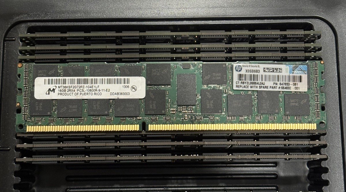 Память Micron DDR3 16GB RDIMM 1333 МТ/с (MT36KSF2G72PZ-1G4E1) — фото 1
