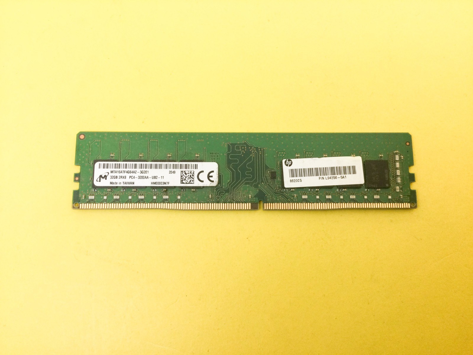 Память Micron DDR4 32GB UDIMM 3200 МТ/с (MTA16ATF4G64AZ-3G2E1) — фото 1