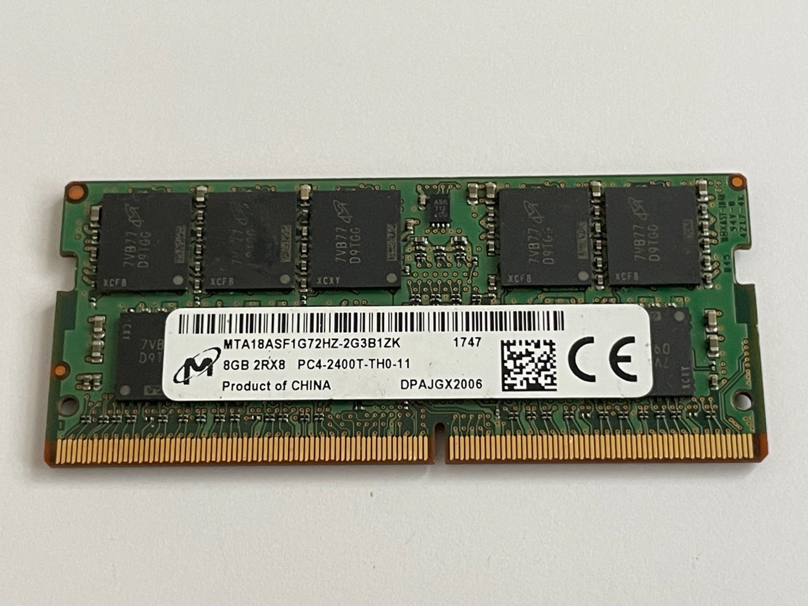 Память Micron DDR4 8GB SOEDIMM 2400 МТ/с (MTA18ASF1G72HZ-2G3B1) — фото 1