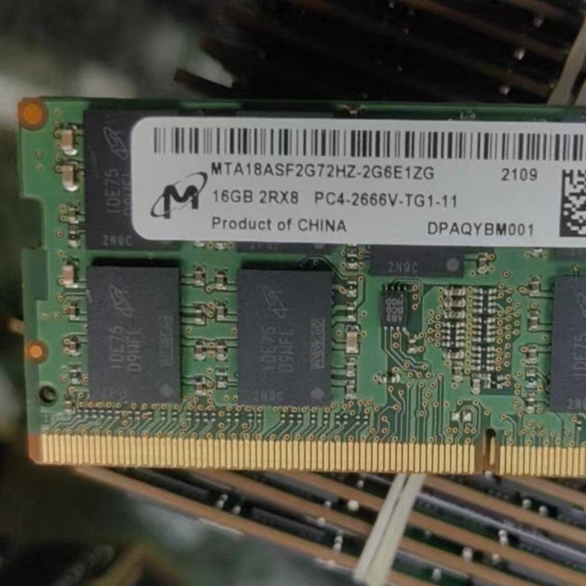 Память Micron DDR4 16GB SOEDIMM 2666 МТ/с (MTA18ASF2G72HZ-2G6E1) — фото 2