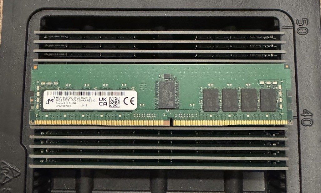 Модуль памяти Micron 16 ГБ DDR4 3200 МГц RDIMM ECC 2Rx8 CL22 (MTA18ASF2G72PDZ-3G2R1) — фото 1