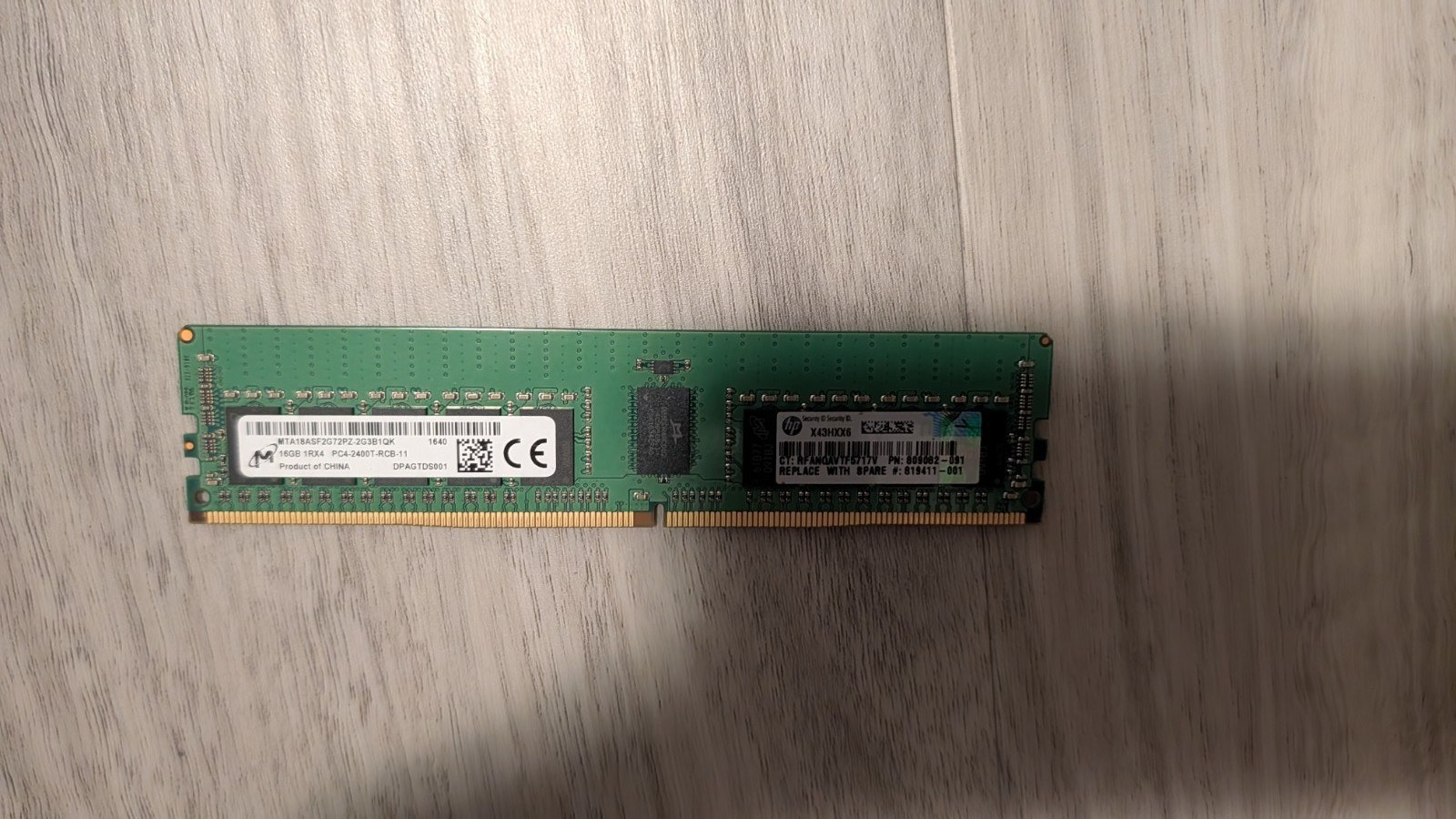 Память Micron DDR4 16GB RDIMM 2400 МТ/с (MTA18ASF2G72PZ-2G3B1) — фото 1