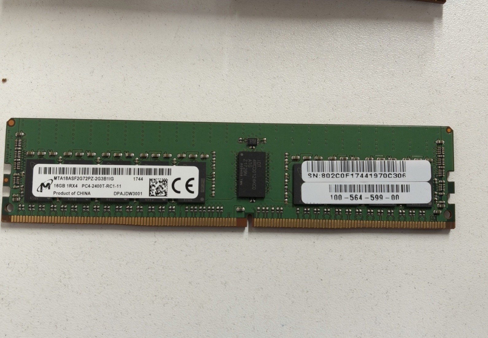 Память Micron DDR4 16GB RDIMM 2400 МТ/с (MTA18ASF2G72PZ-2G3B1) — фото 2