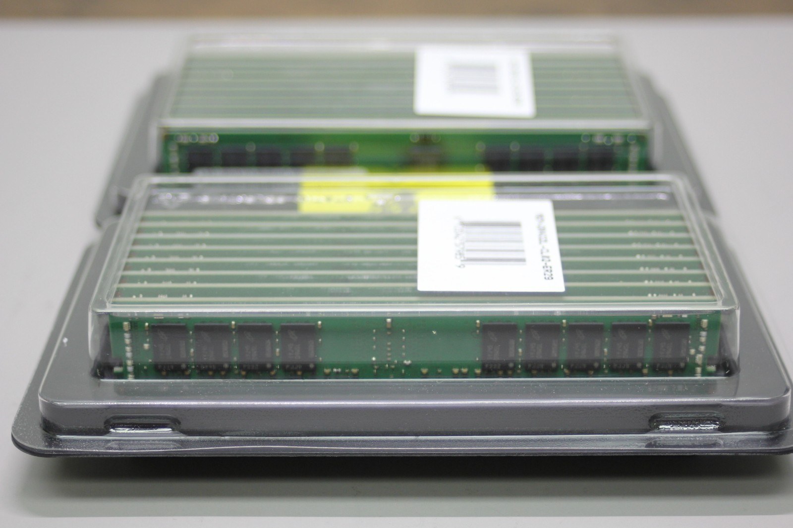 Память Micron DDR4 32GB RDIMM 2933 МТ/с (MTA36ASF4G72PZ-2G9J3) — фото 2