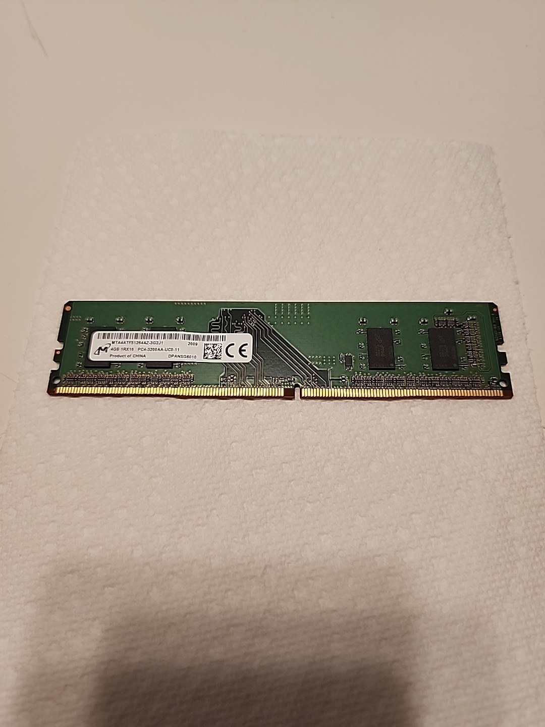 Память Micron DDR4 4GB UDIMM 3200 МТ/с (MTA4ATF51264AZ-3G2J1) — фото 1