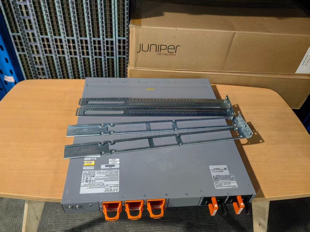 Маршрутизатор Juniper MX204-HW-BASE-AC-FC НОВЫЙ — фото 4