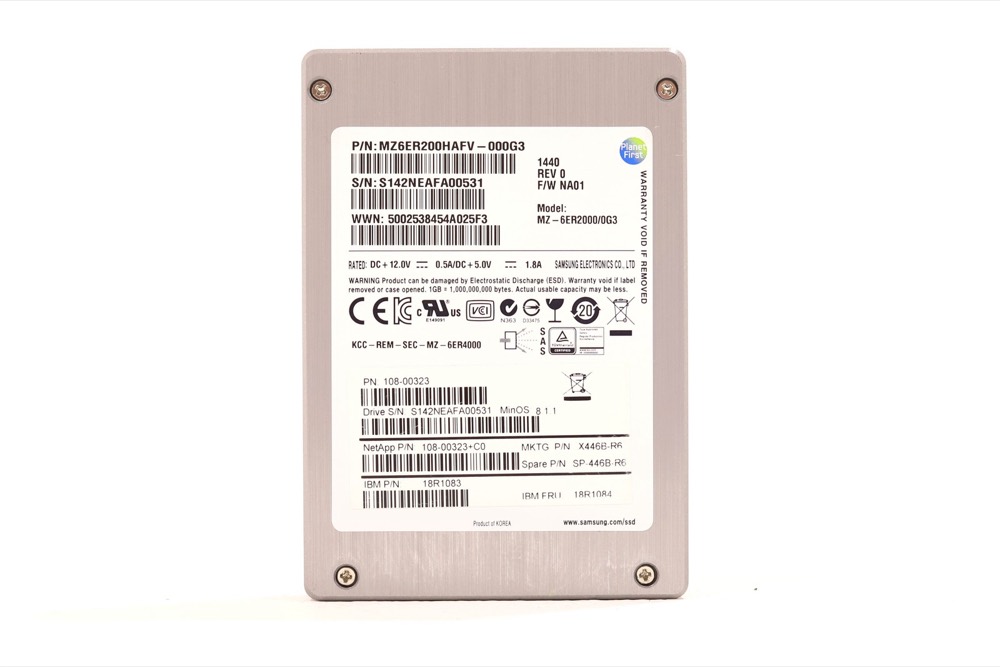 SSD-накопитель IBM MZ-6ER2000/0G3 200GB 2.5" 6Gb/s SAS SSD FRU P/N: 18R1084 MZ6ER200HAFV-000G3 — фото 1