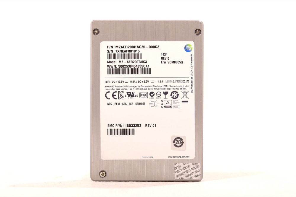 SSD-накопитель EMC MZ-6ER200T/0C3 200GB 2.5" 6Gb/s SAS Solid State Drive P/N: 118033253 Tested — фото 1