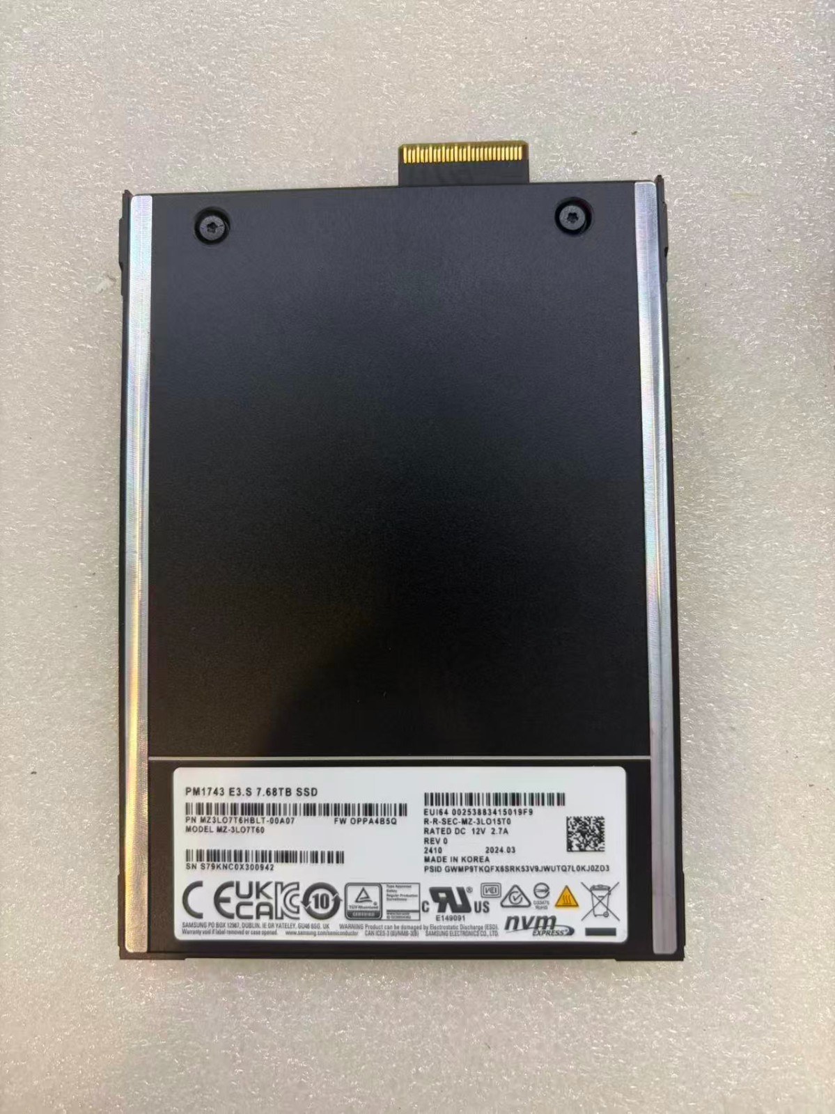 SSD Samsung 7.68TB PM1743 NVMe E3.S (серверный накопитель, MZ3LO7T6HBLT-00A07) — фото 2