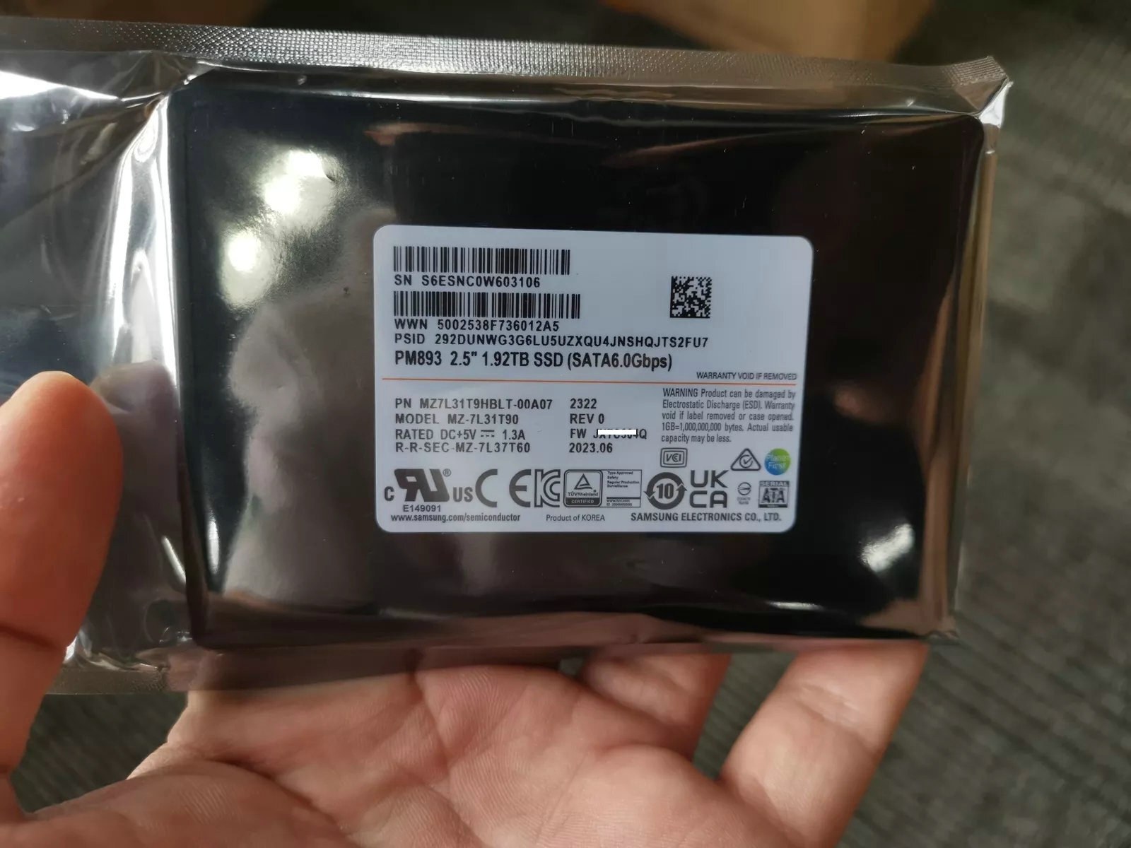 SSD Samsung 1.92TB PM893 SATA 2,5" (серверный накопитель, MZ7L31T9HBLT-00B7C) — фото 3