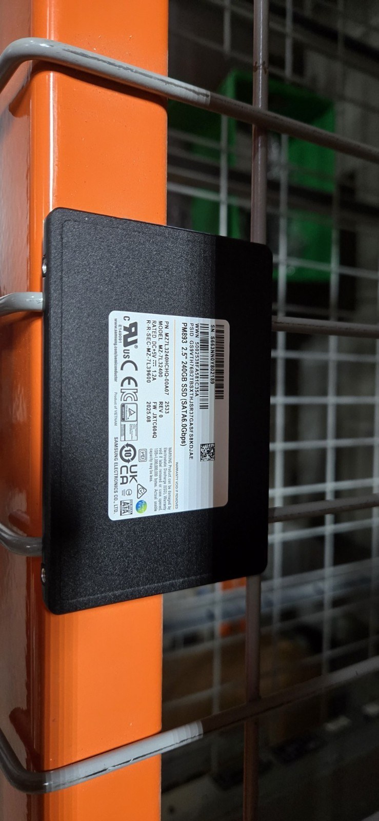 SSD Samsung 240GB PM893 SATA 2,5" (серверный накопитель, MZ7L3240HCHQ-00A07) — фото 2