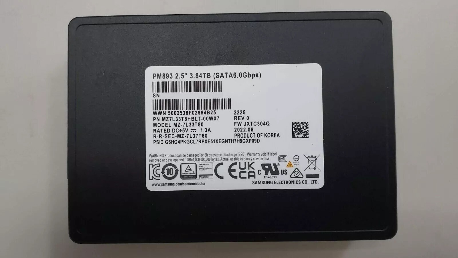SSD Samsung 3.84TB PM893 SATA 2,5" (серверный накопитель, MZ7L33T8HBLT-00W07) — фото 2