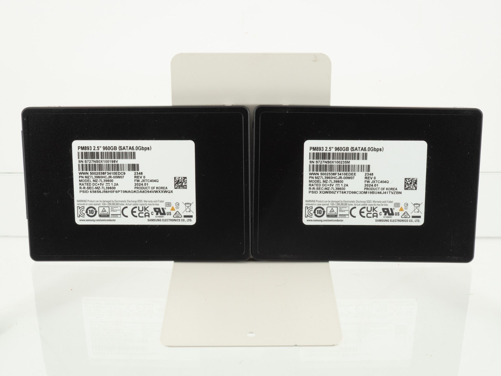 SSD Samsung 960GB PM893 SATA 2,5" (серверный накопитель, MZ7L3960HCJR-00W07) — фото 2