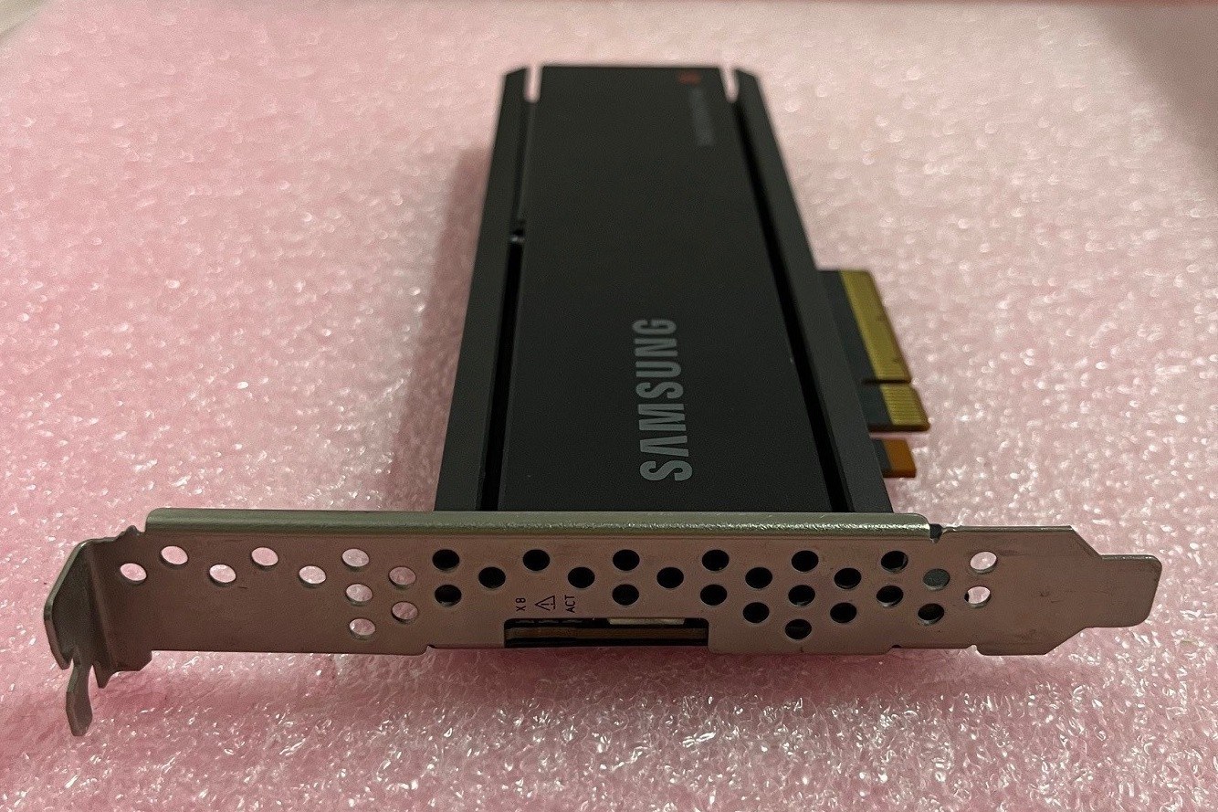 SSD Samsung 6.4TB PM1735 NVMe HHHL (серверный накопитель, MZPLJ6T4HALA-00007) — фото 1